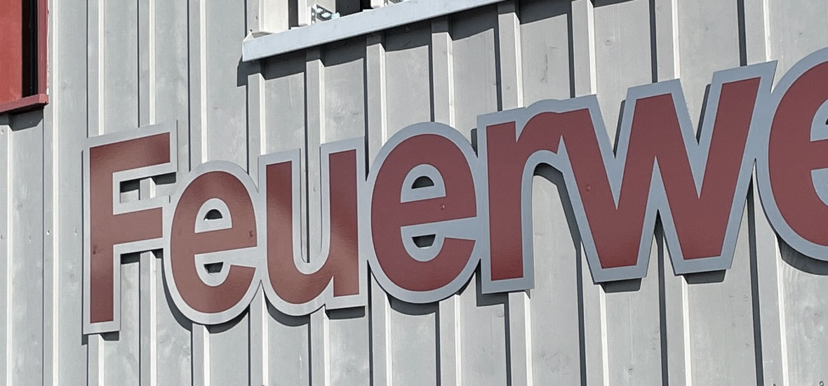 werbetechnik aus winterthur/gebäudebeschriftung/signaletik. naef macht sichtbar.