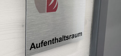 werbetechnik aus winterthur/gebäudebeschriftung/signaletik. naef macht sichtbar.