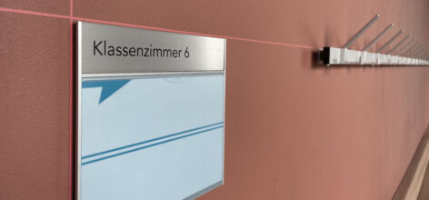 werbetechnik aus winterthur/gebäudebeschriftung/signaletik. naef macht sichtbar.